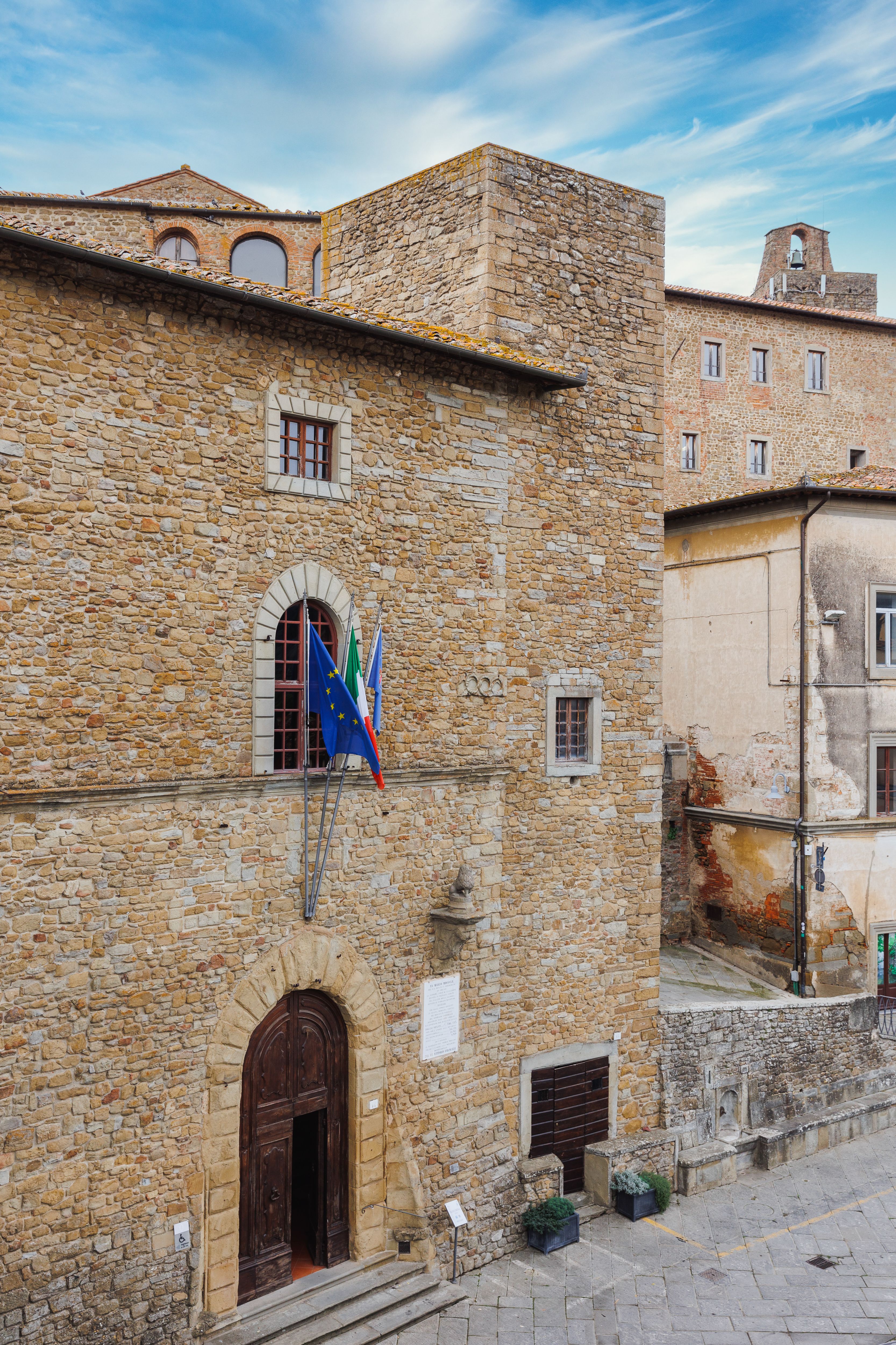 Selezione pubblica per assunzione a tempo determinato e pieno per titoli ed esami di 6 mesi - servizio Biblioteca e Rete Museale - settore 2