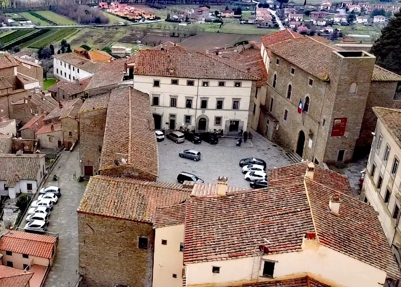 castiglion-fiorentino---piazza-del-comune---palazzo-comunale--original_webp