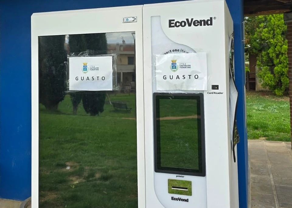 Vandali in azione all’ecocompattatore di Villa Lovari.