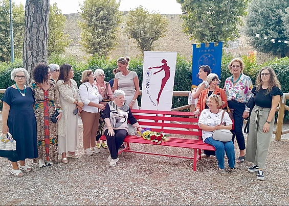 La panchina rossa al Parco Presentini